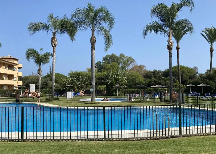 Apartmán 2 Bed Sleeps 4 - Pool Access - Garden