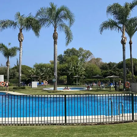 Apartment 2 Bed Sleeps 4 - Pool Access - Garden